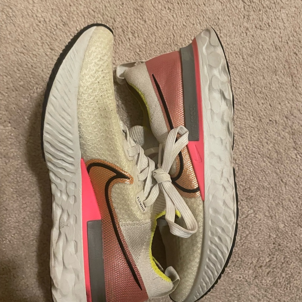 Nike Women's Cream and Pink Athletic Shoes